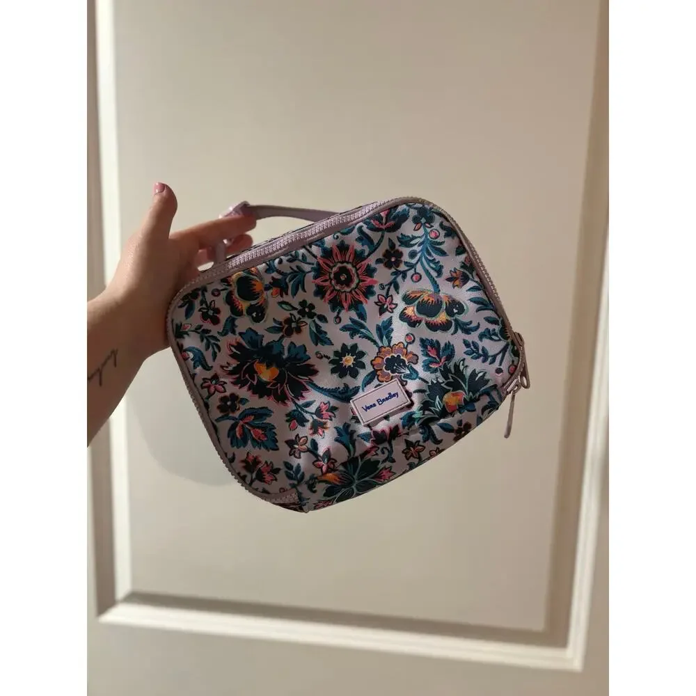 Vera Bradley Lunch Box in the pattern cloud vine